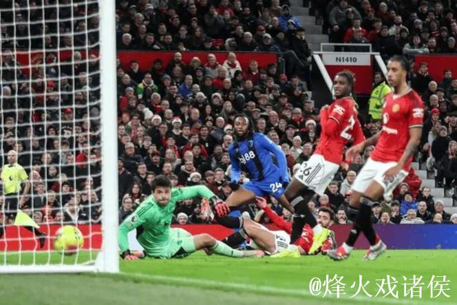 内维尔点评肖防守疏漏致曼联失球,卡拉格批评海文补防迟缓 内维尔点评肖防守疏漏致曼联失球,卡拉格批评海文补防迟缓