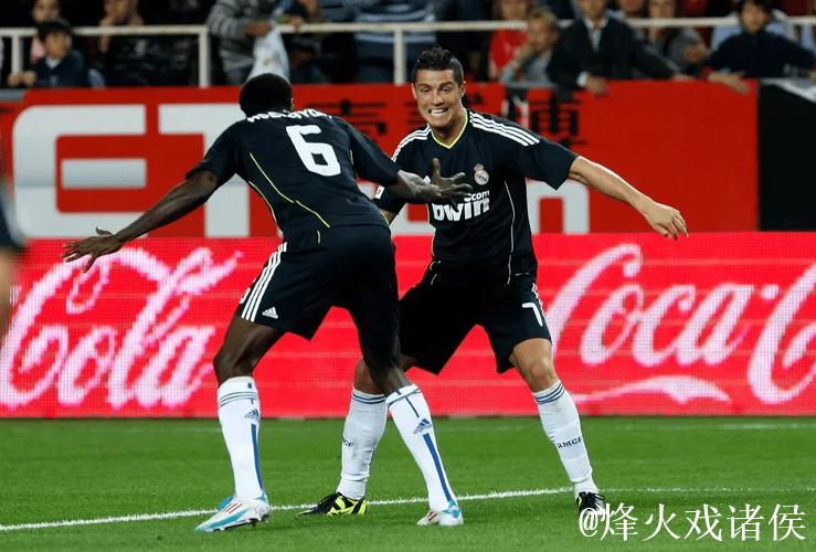 阿德巴约：10点半训练我8点半就到 C罗已经在游泳